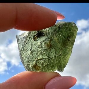 💚 Authentic Moldavite 9.64g Raw Czech Moldavite 💚